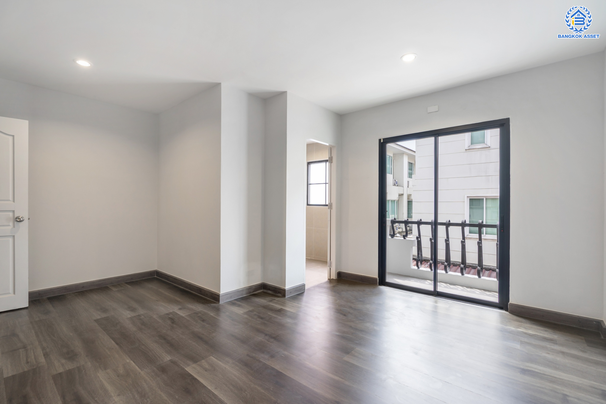 บ้านมือสองตกแต่งใหม่ ม.เน็พปาร์ควิลล่า เกษตร-นวมินทร์ ทาวน์โฮม 3 ชั้นหลังใหญ่ เนื้อที่ 30 ตร.ว. ฟังก์ชัน 3 ห้องนอน 4 ห้องน้ำ (ห้องนอนทุกห้องมีห้องน้ำในตัว) 1 ที่จอดรถ Living Roomก กว้างขวาง บนทำเลใจกลางเมือง! เชื่อมต่อทั้ง ถ.ประเสริฐมนูญกิจ, ถ.ลาดพร้าว, ถ.รามอินทรา ใกล้ The Walk เกษตรนวมินทร์, ทางด่วนรามอินทรา และรถไฟฟ้าสายสีน้ำตาล "สถานีโรงเรียนสตรีวิทยา2"...